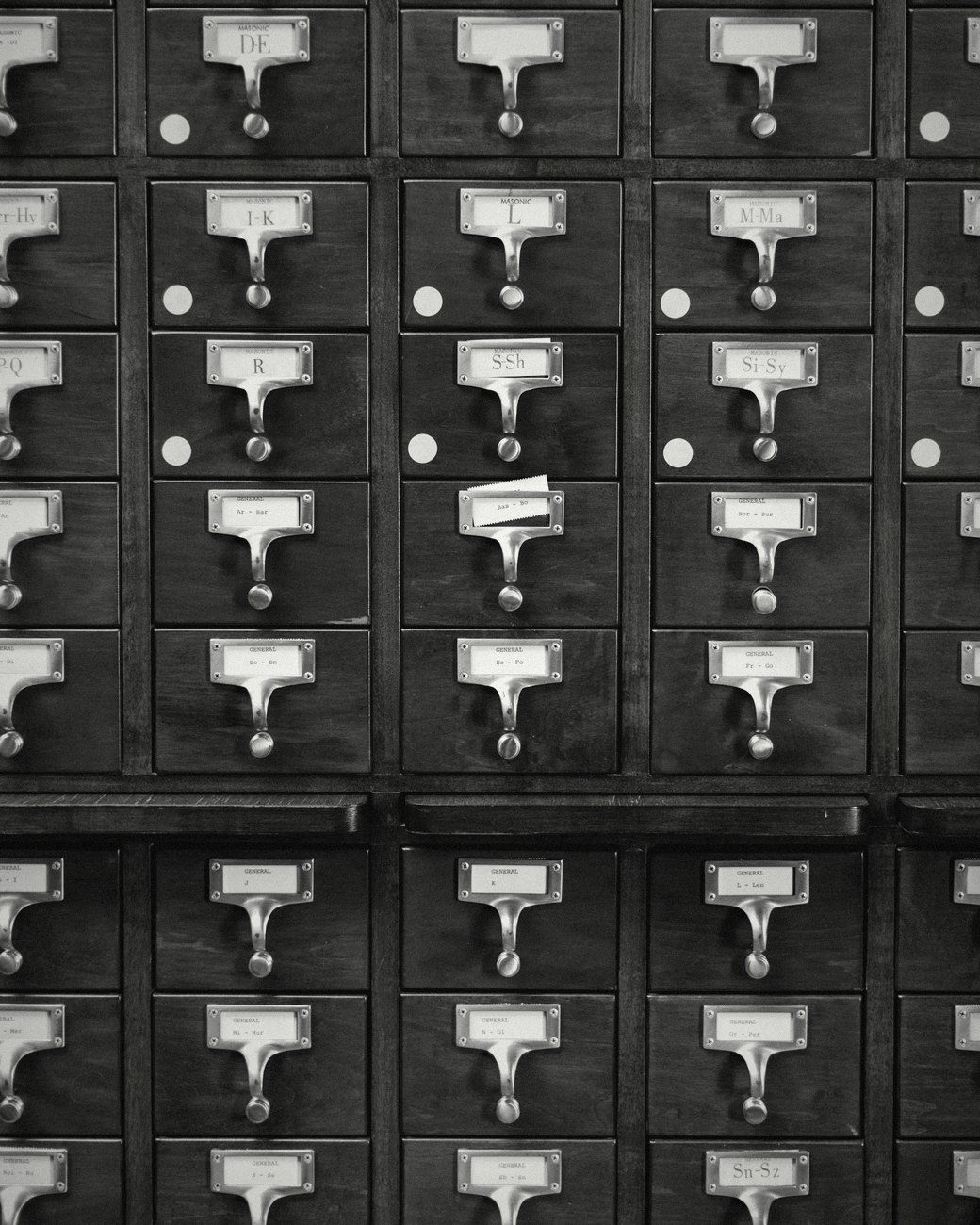 Rows of wooden card catalogue drawers